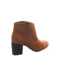 Bota Ankle Boot Via Marte Camurça Detalhe Microperfuros Caramelo Bota Ankle Boot Via Marte Camurça Detalhe Microperfuros Caramelo