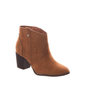 Bota Ankle Boot Via Marte Camurça Detalhe Microperfuros Caramelo Bota Ankle Boot Via Marte Camurça Detalhe Microperfuros Caramelo