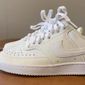 Tênis Nike Court Vision Lo Feminino Cor Branco/Bege Tênis Nike Court Vision Lo Feminino Cor Branco/Bege
