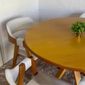 Conjunto Mesa X Redonda 120cm Com 4 Cadeiras de Madeira Maciça Encosto Anatômico Conjunto Mesa X Redonda 120cm Com 4 Cadeiras de Madeira Maciça Encosto Anatômico