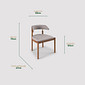 Cadeira Gubbio Estofada em Madeira Maciça com Design Envolvente e Conforto Acolhedor Cadeira Gubbio Estofada em Madeira Maciça com Design Envolvente e Conforto Acolhedor