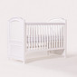 Kit Feliz Berço 2 em 1 e Cômoda 4 Gavetas e 1 Porta com Rattan em Madeira Maciça Branco Kit Feliz Berço 2 em 1 e Cômoda 4 Gavetas e 1 Porta com Rattan em Madeira Maciça Branco
