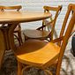 Conjunto Mesa Redonda X 120cm Com 4 Cadeiras X Madeira Maciça Mel Conjunto Mesa Redonda X 120cm Com 4 Cadeiras X Madeira Maciça Mel