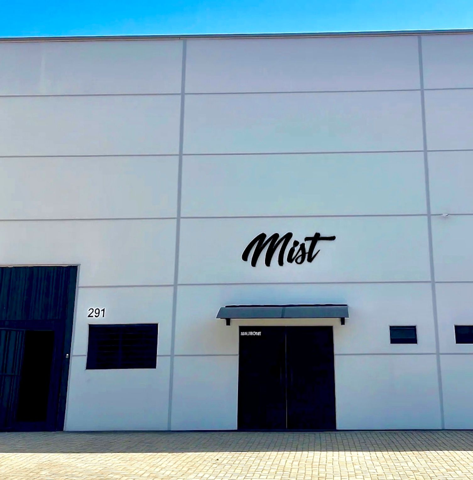 Foto do dep&oacute;sito da Mist Store, amplo e organizado, com estoque pronto para envio.