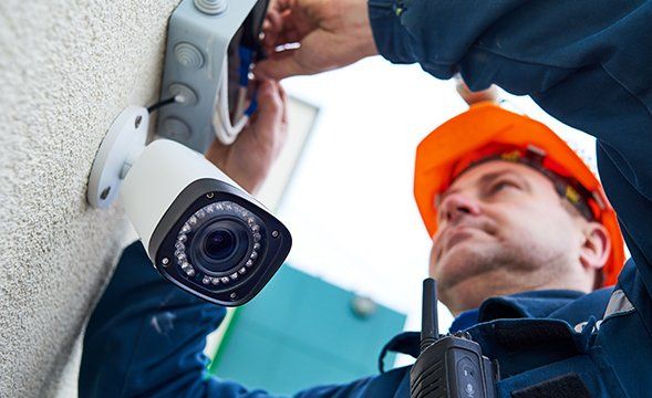 EF 1205+ - Fornece energia para até 20 câmeras HD