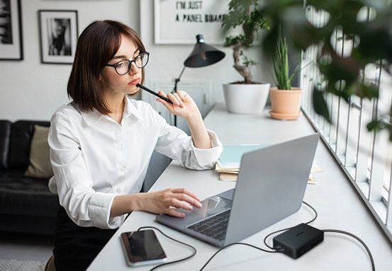 EC 40 Desktop 240W GaN - Economize espaço e tenha um ambiente mais organizado