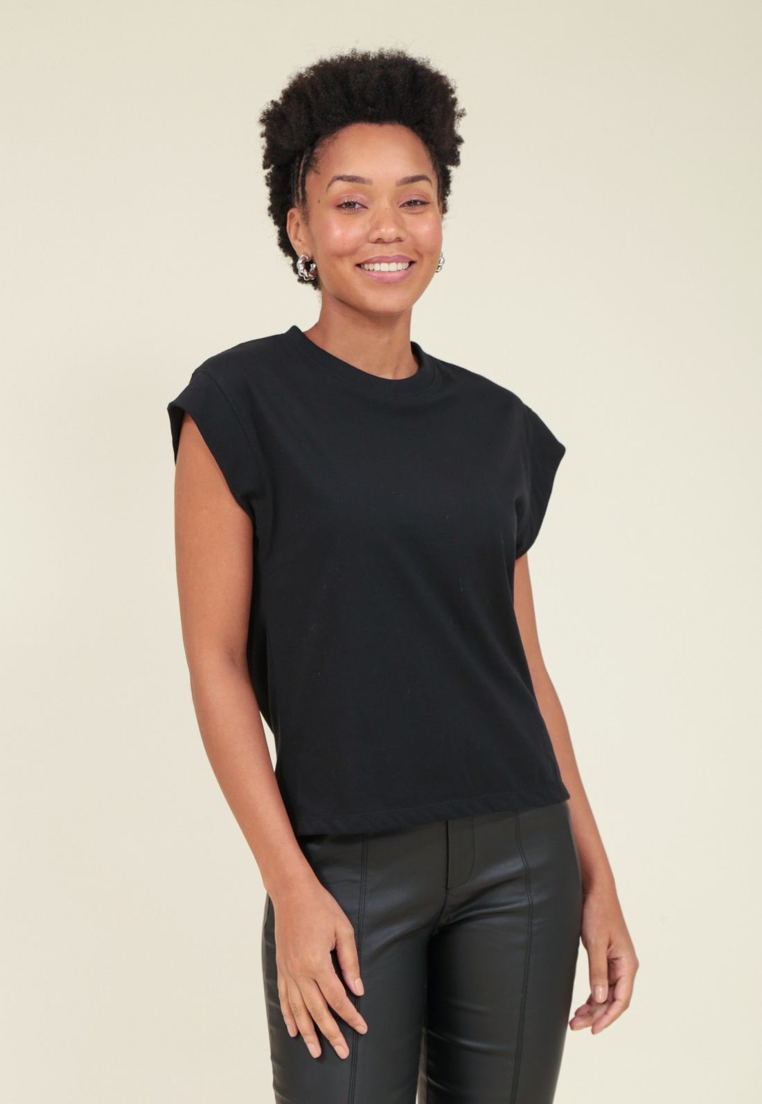 BLUSA MUSCLE TEE EM MEIA MALHA - Tamanho P - Cor PRETO