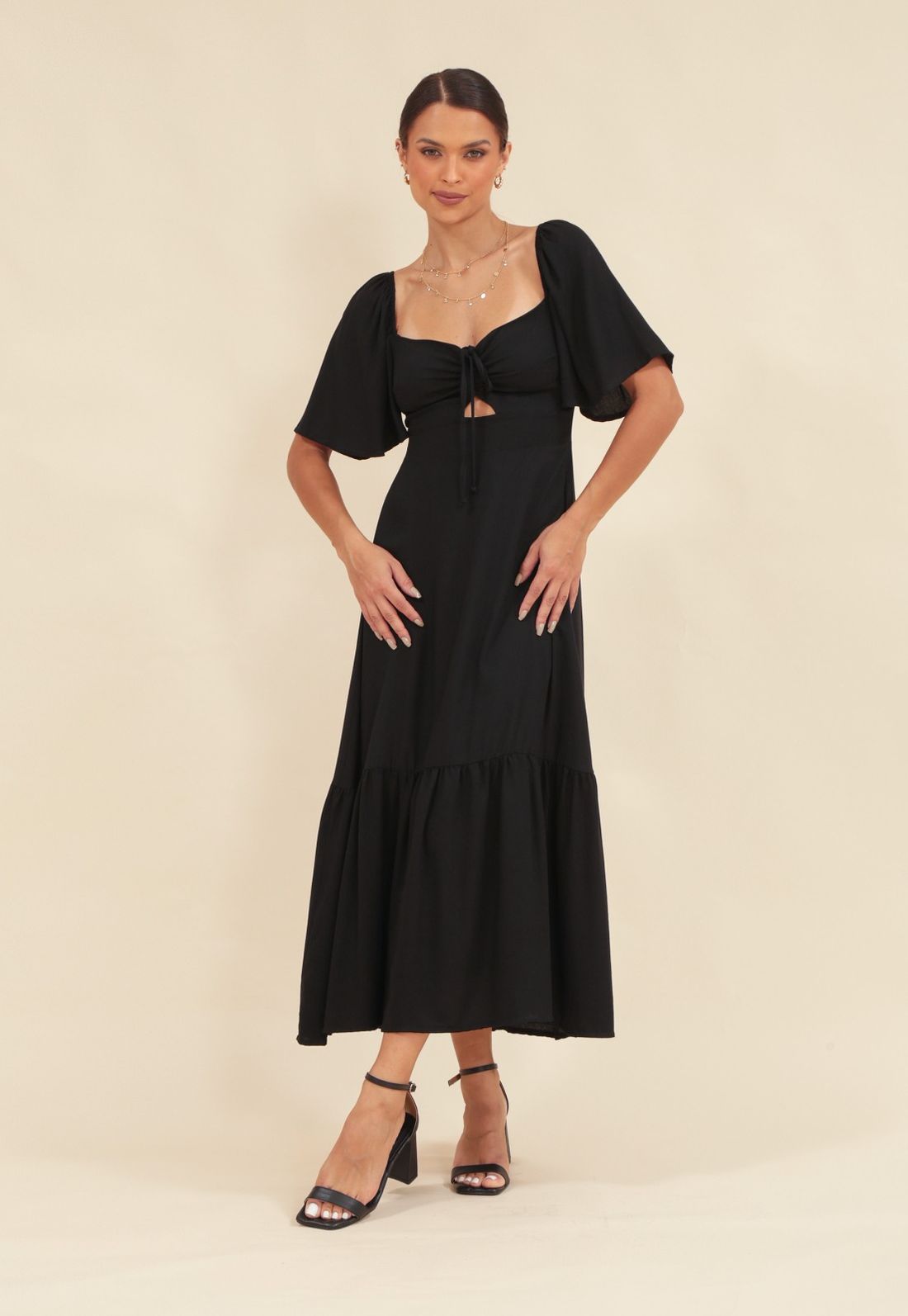 VESTIDO MIDI EM VISCOSE MANGA AMPLA COM PUXADOR E ABERTURA NO DECOTE - Tamanho P - Cor PRETO