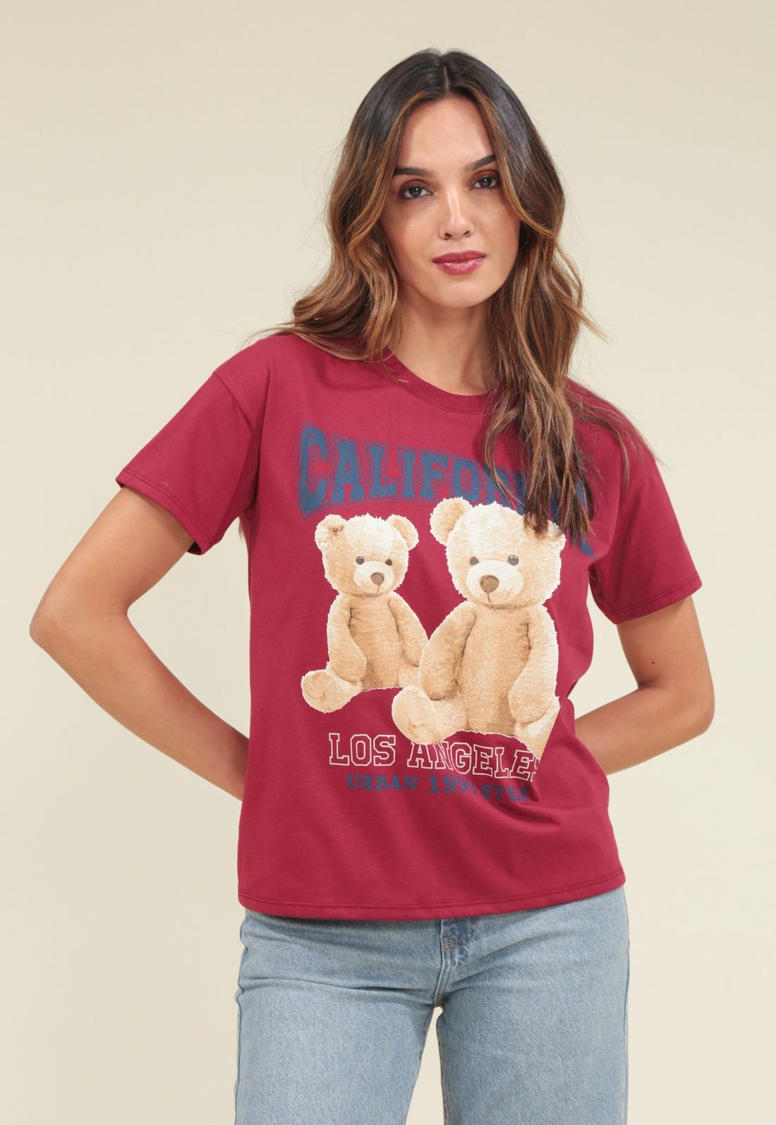 T-SHIRT EM MEIA MALHA URSO CALIFORNIA - Cor VINHO - Tamanho PP