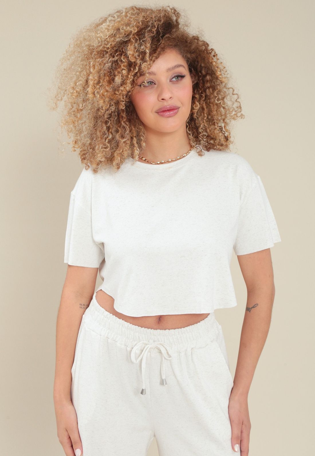 BLUSA CROPPED MALHA LINHO MANGA CURTA - Cor OFF WHITE - Tamanho PP