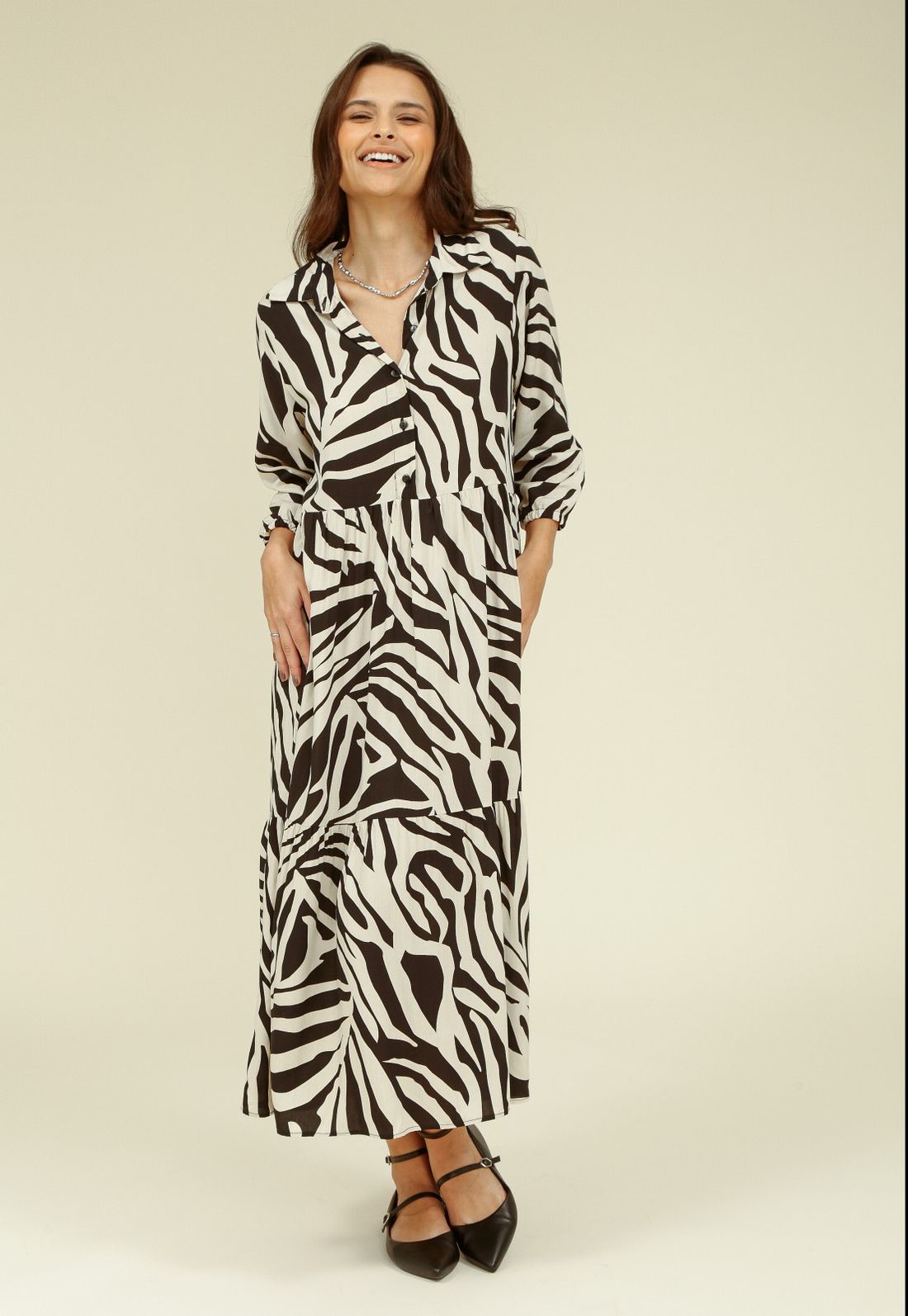 CHEMISE MIDI MANGA 3/4 EM VISCOSE ESTAMPA ZEBRA - Cor PRETO - Tamanho PP