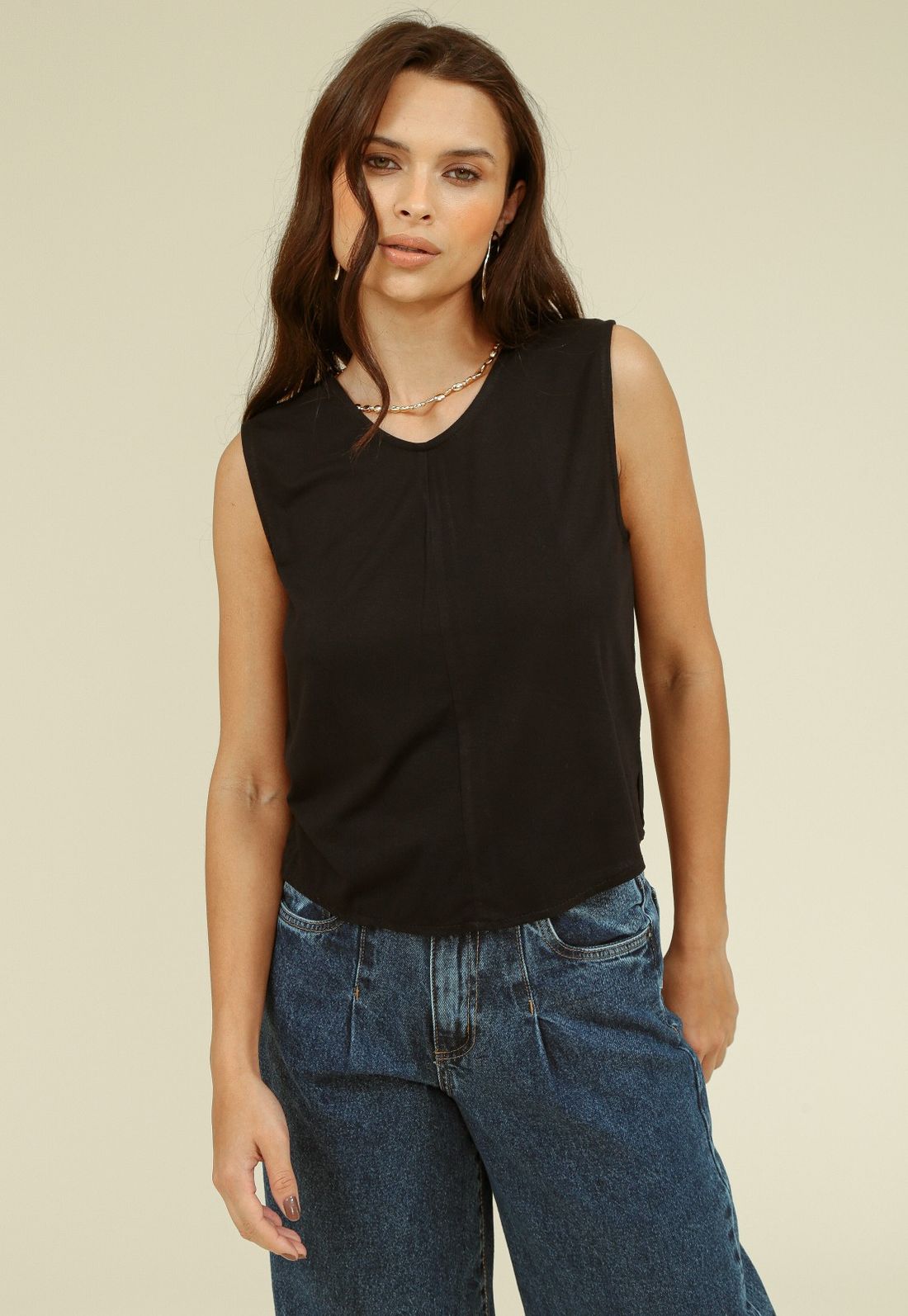 BLUSA MALHA SEM MANGA ABERTURA LATERAL - Cor PRETO - Tamanho PP