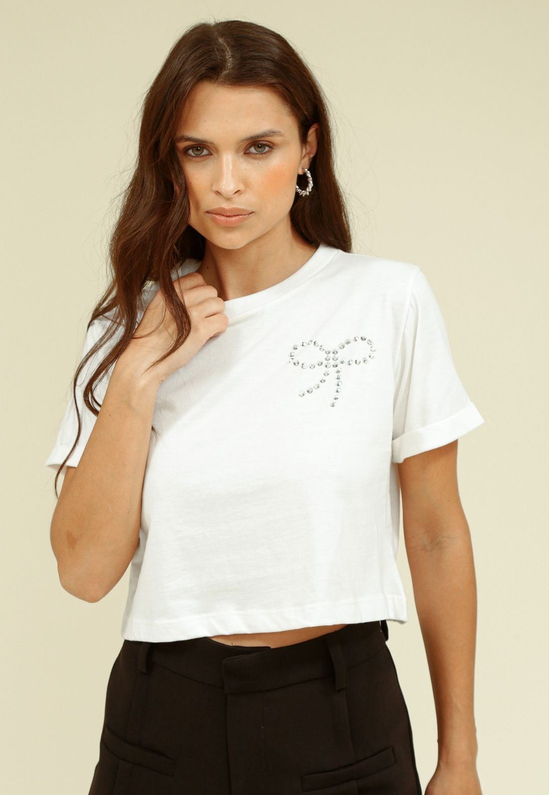 BLUSA  EM MEIA MALHA MANGA CURTA COM APLIQUE LAÇO - Tamanho P - Cor OFF WHITE