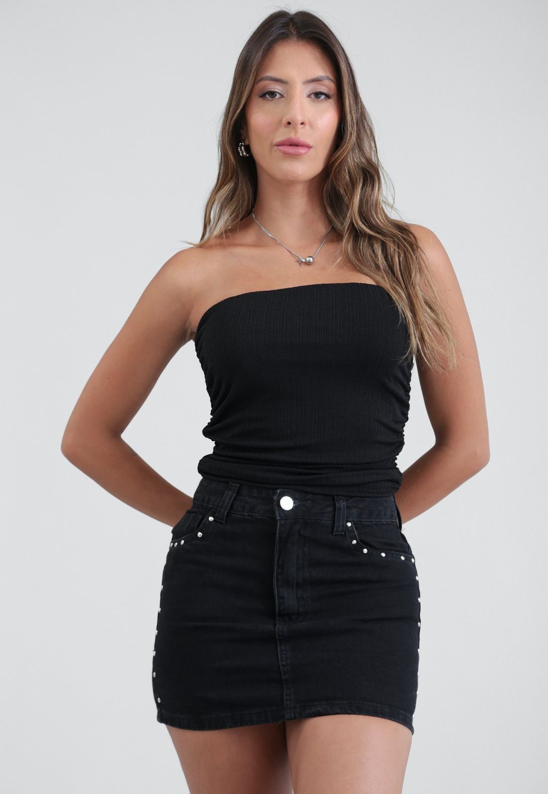 Saia Curta Jeans Cós Médio Com Tachas - Cor PRETO - Tamanho 34