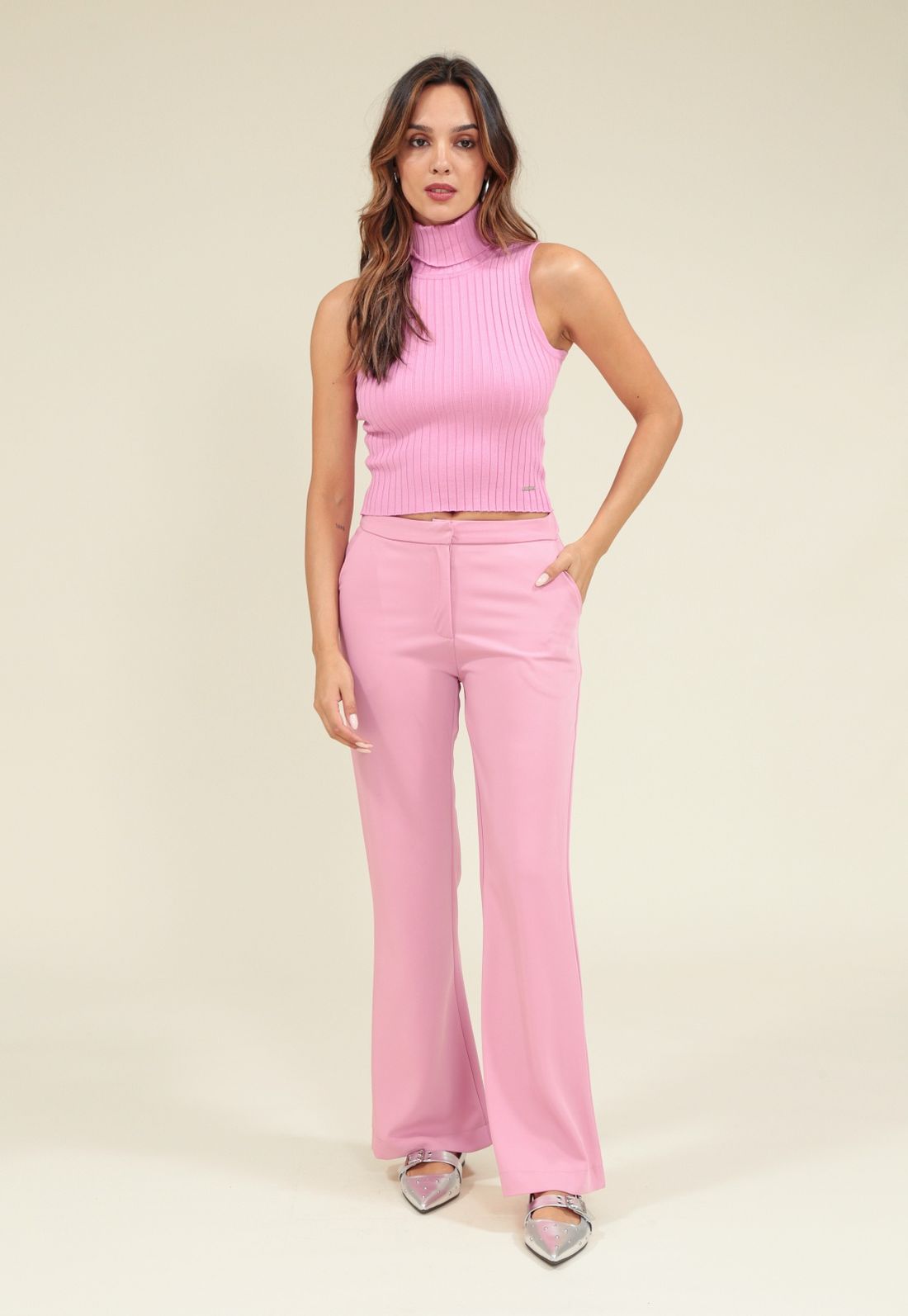 CALÇA FLARE EM ALFAIATARIA - Tamanho P - Cor ROSA