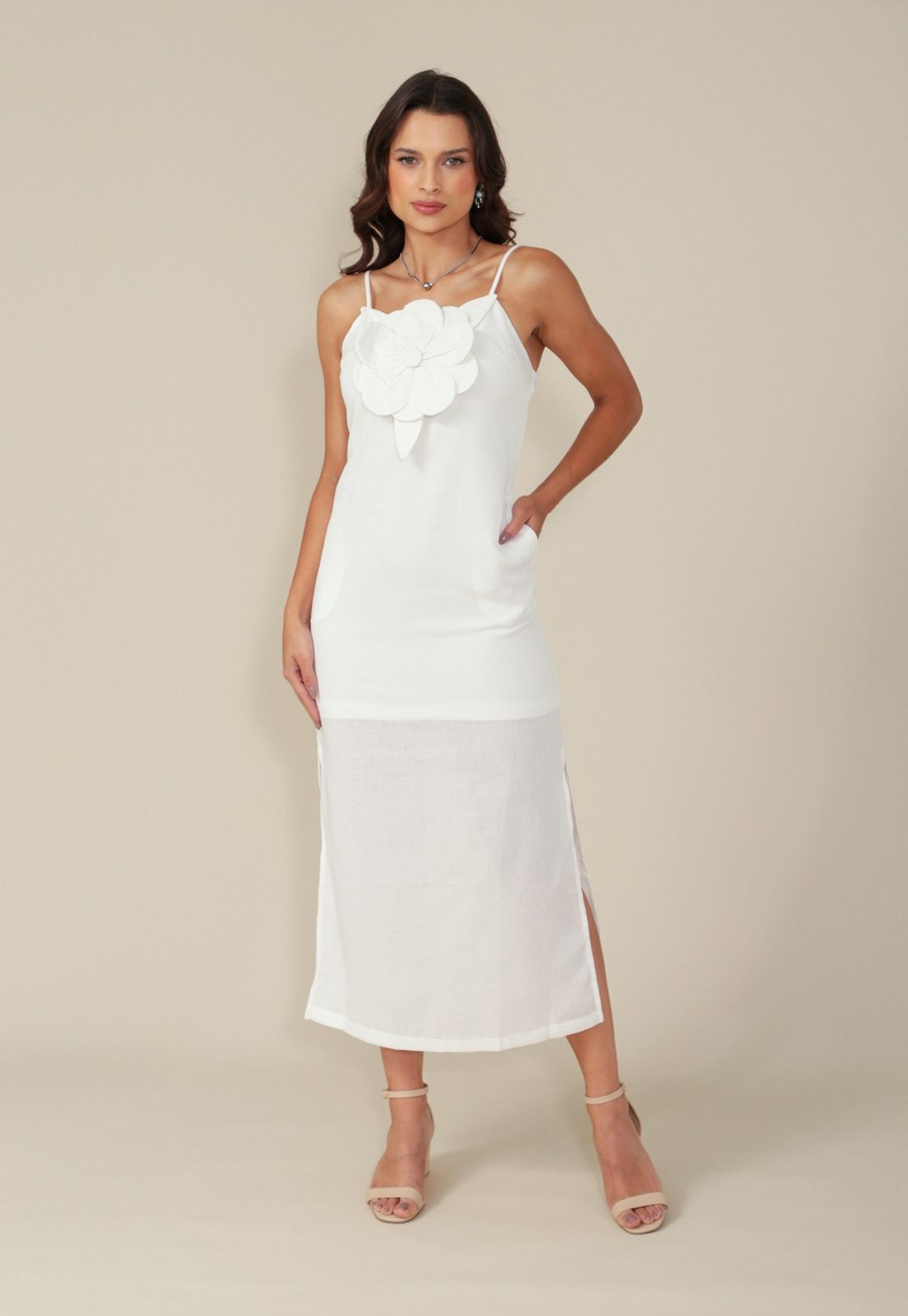 Vestido New Midi Alça Com Flor Aplicada - Tamanho P - Cor BRANCO