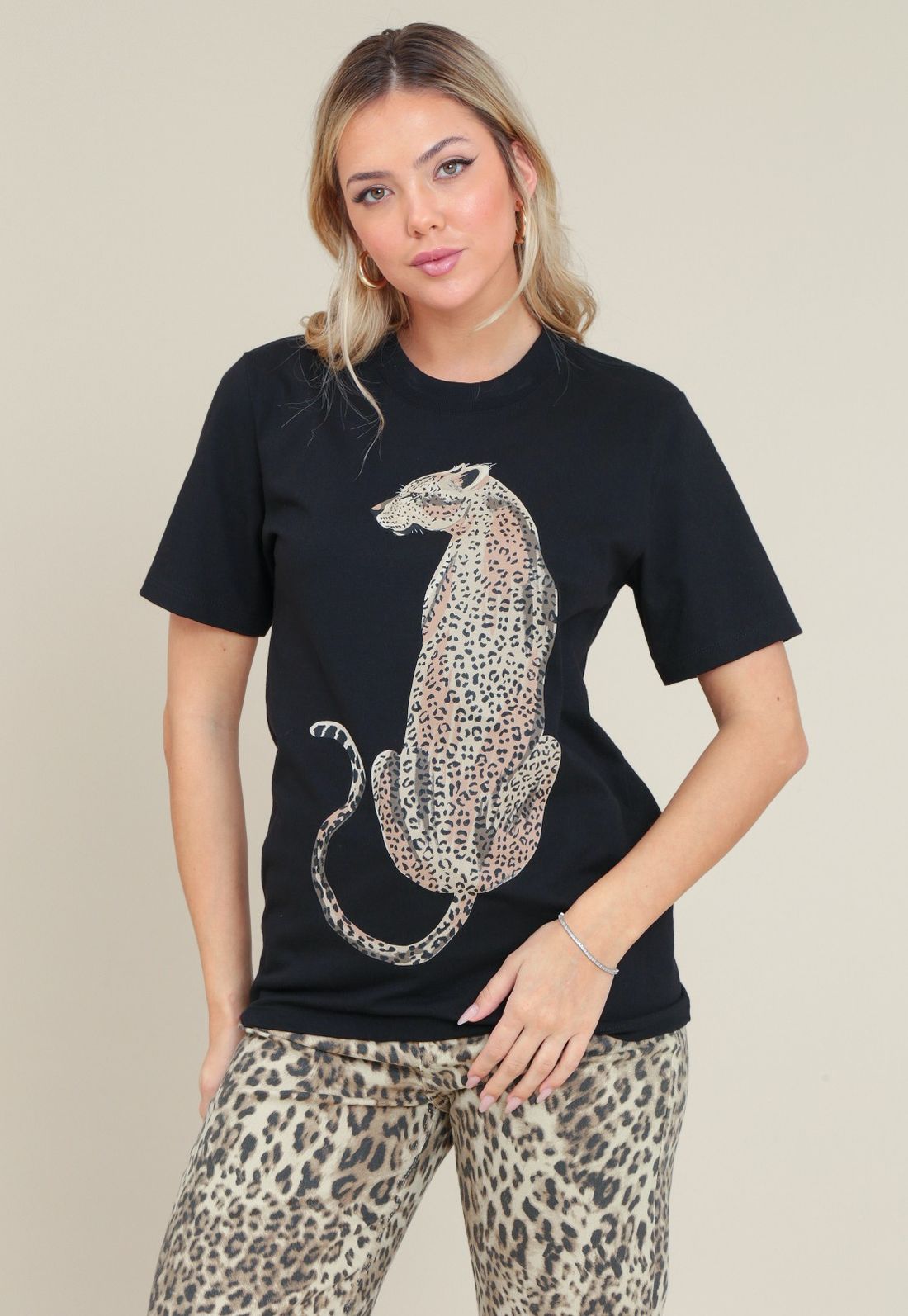 T-SHIRT MALHA MANGA CURTA LEOPARDO - Cor PRETO - Tamanho PP