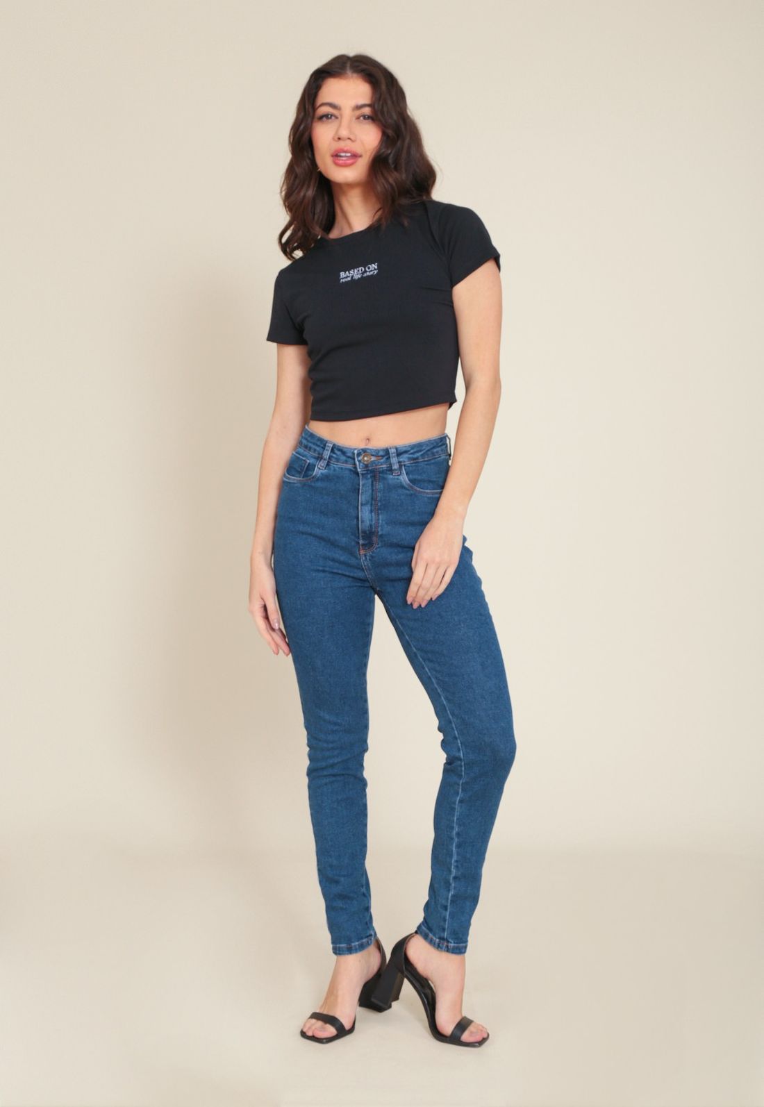 CALÇA MOM JEANS COM ELASTANO - Cor AZUL ESCURO - Tamanho 36