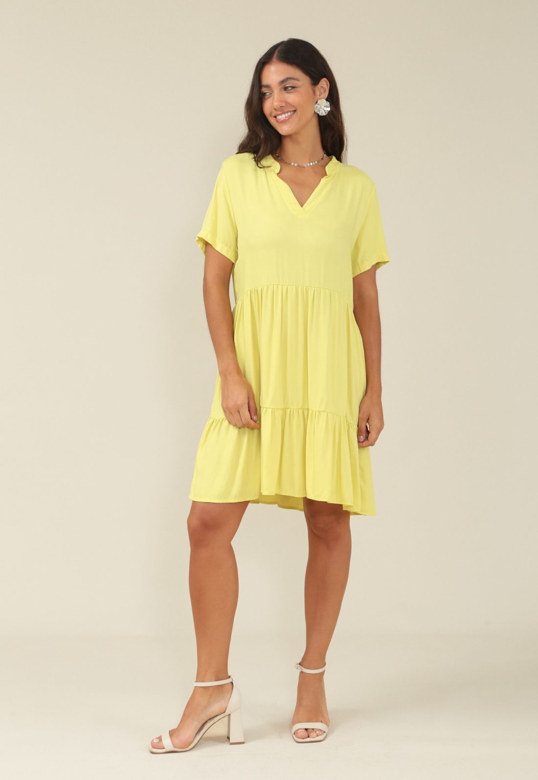 Vestido Curto Em Viscose Twill Com Gola Padre E Recortes - Tamanho M - Cor AMARELO