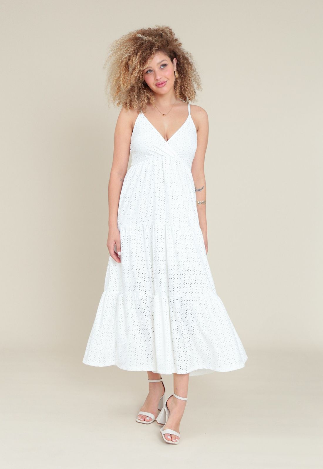 Vestido Midi Em Malha Laise Com Alça E Recortes - Cor OFF WHITE - Tamanho PP