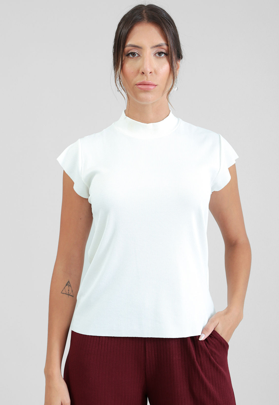 Blusa Manga Curta Em Malha Canelada Gola Alta - Tamanho P - Cor OFF WHITE