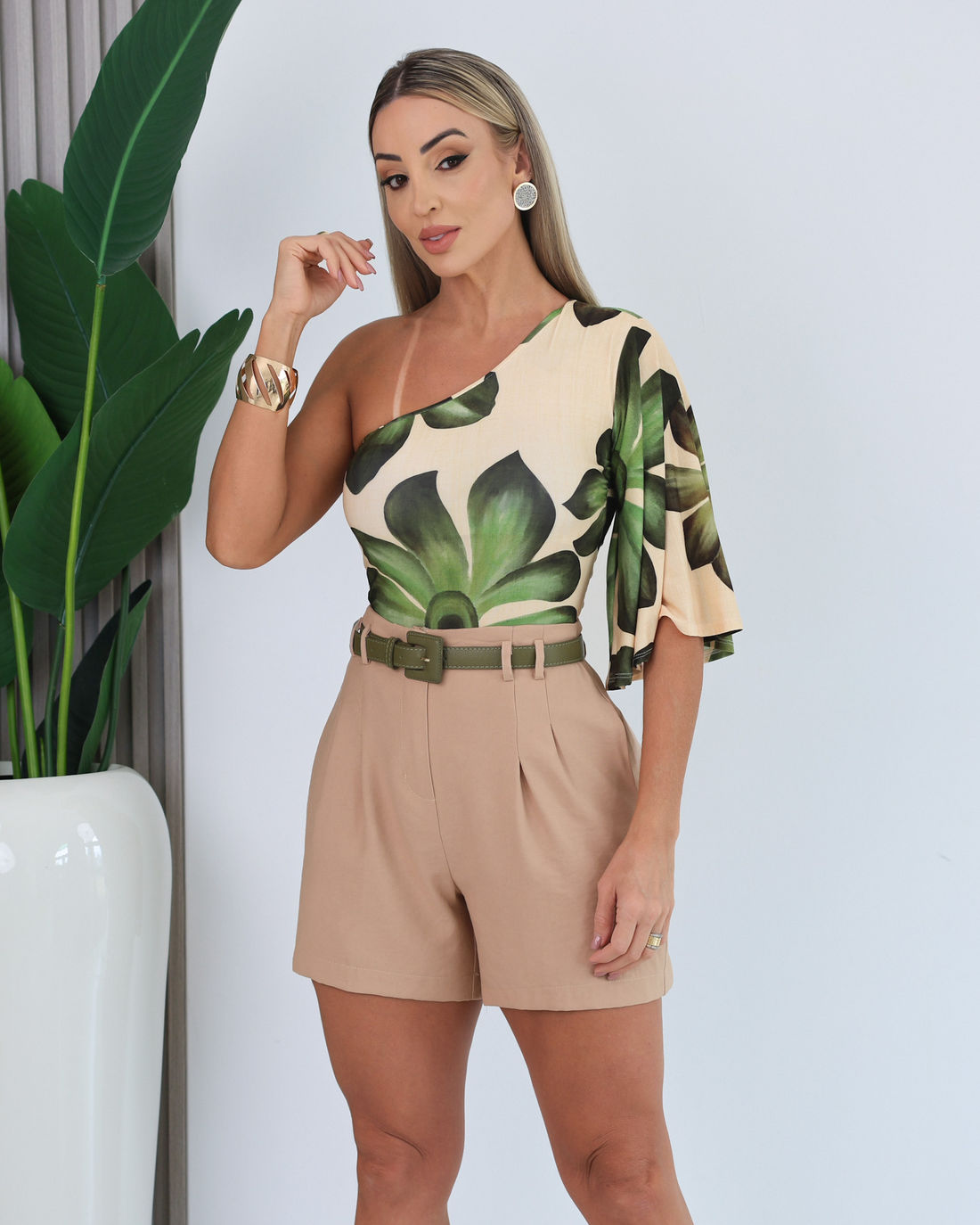 SHORT ALFAIATARIA ALICE - BEGE ESCURO Loja Strass - Loja Virtual