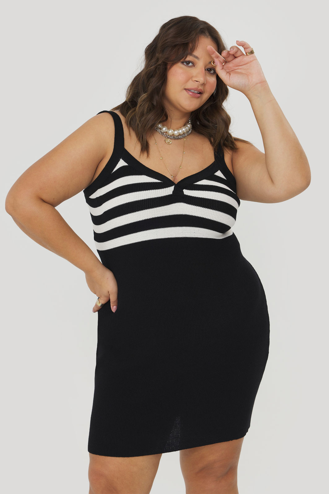 Vestido Curto De Tricô Vênus Preto Plus Size