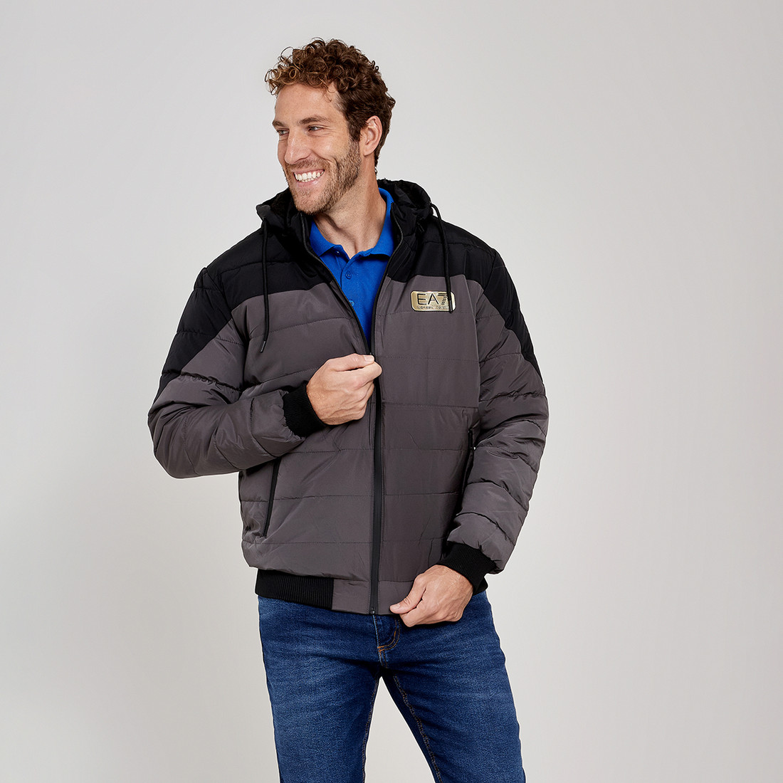 Jaqueta Bomber EA7 Emporio Armani Patch Cinza Original Jaqueta Bomber EA7 Emporio Armani Patch Cinza Original