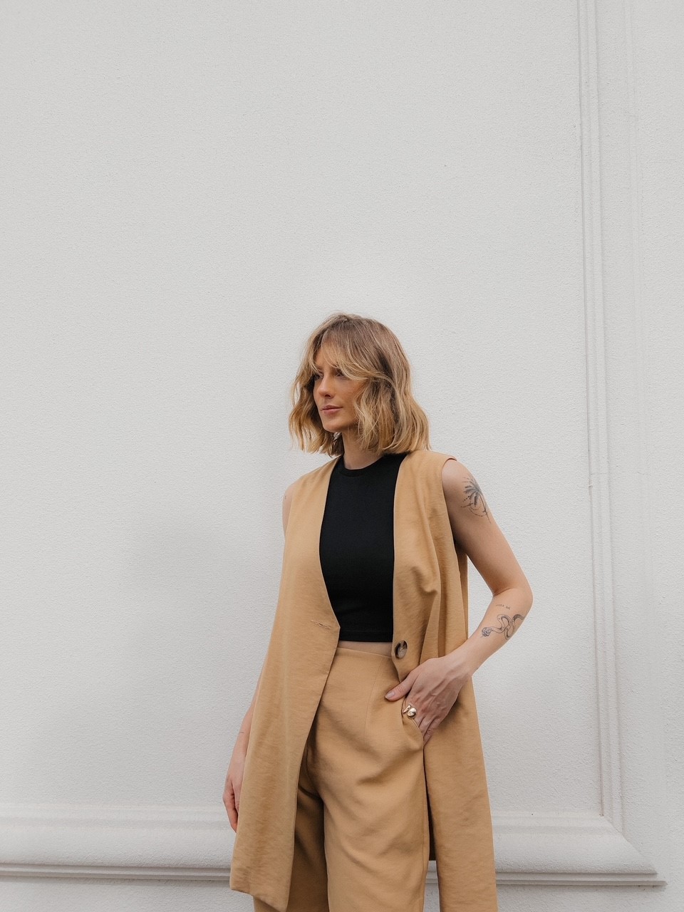 Maxi Colete Feminino Alfaiataria Marrom Mirella Mini Moni Mini