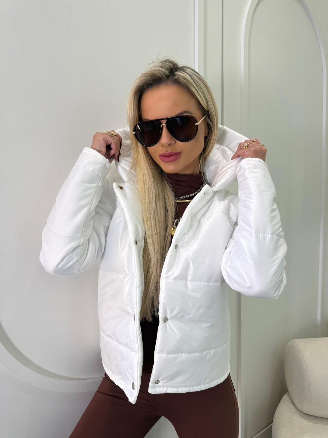 Jaqueta Puffer Capuz Branca Brand As melhores peças com