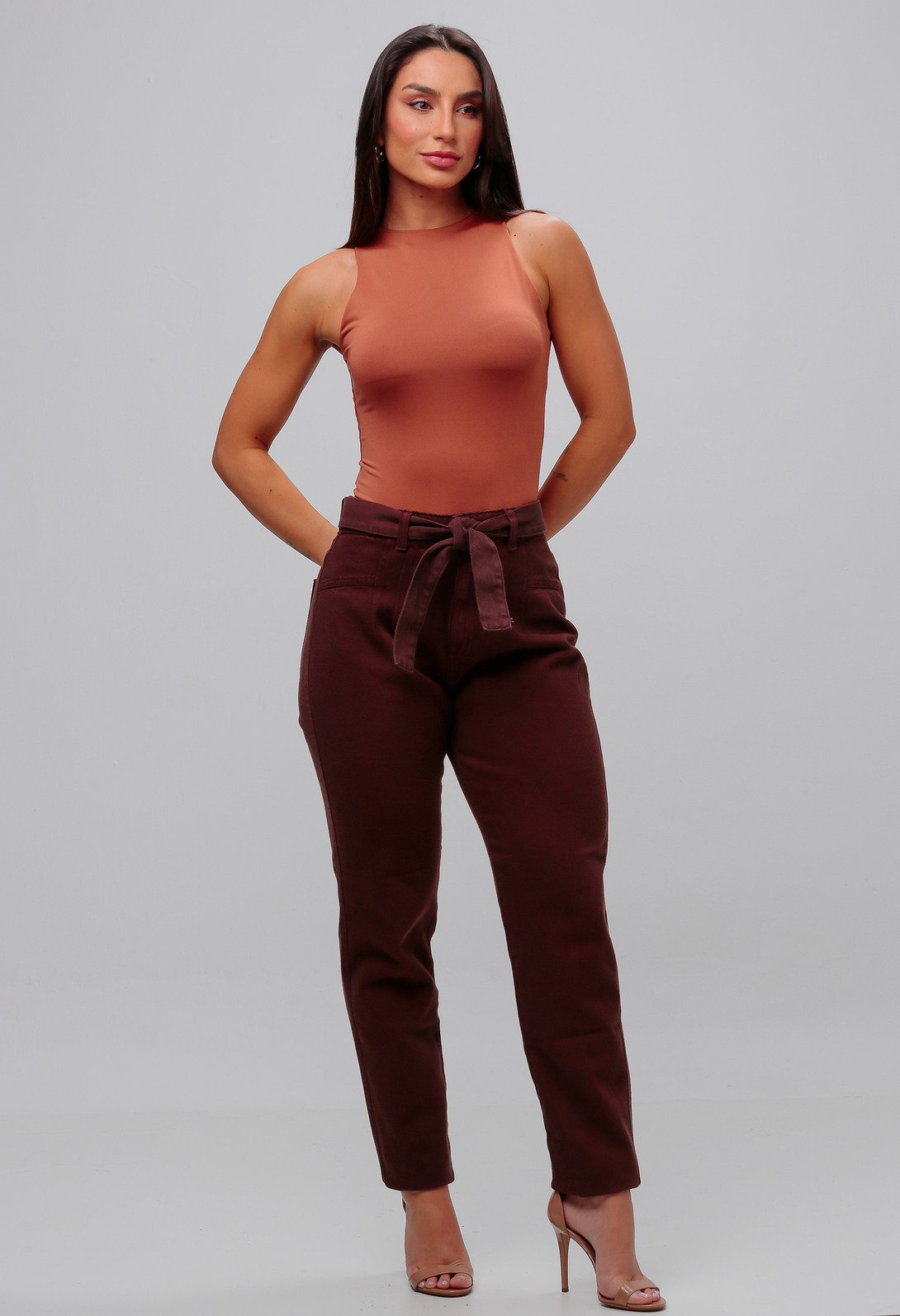 Calça Jeans Mom Feminina Com Cinto Marrom 25563 767 Jeans