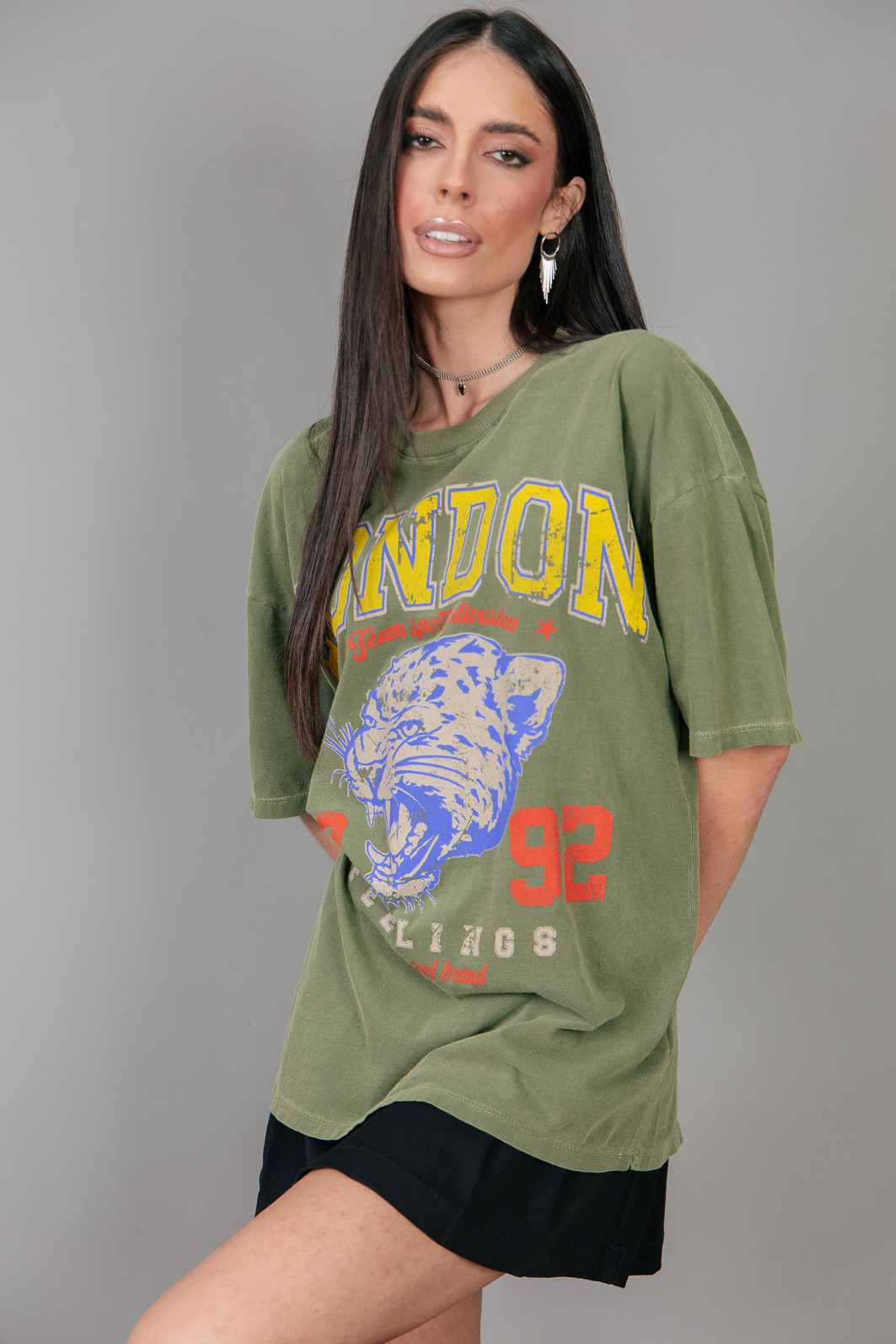 ASOS DESIGN - T-shirt oversize verde oliva con grafica di vaso di fiori