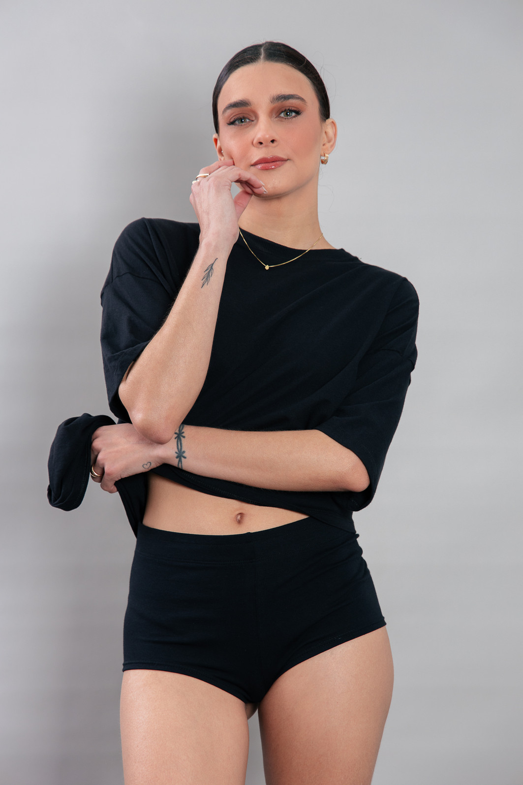 SHORT MINI HOT PANT PRETO BÁSICO Marina&Gabriella - Roupas