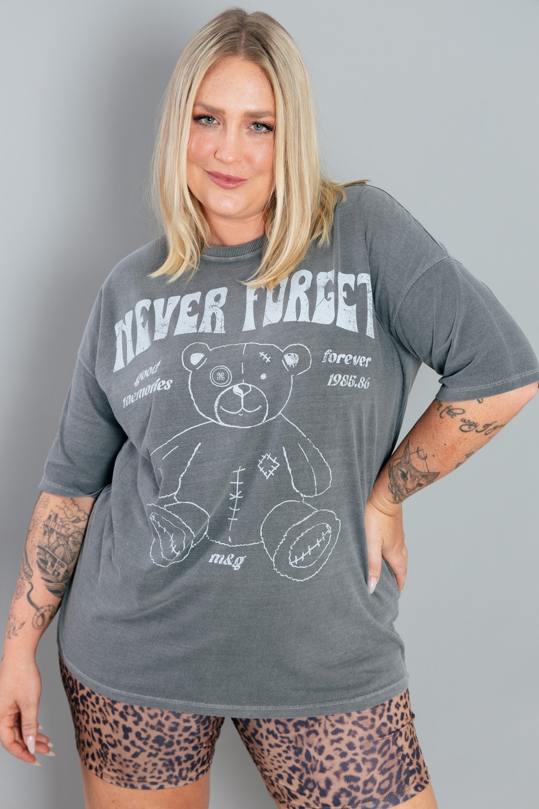 CAMISETA T-SHIRT OVERSIZED CINZA NEVER FORGET Marina&Gabriella