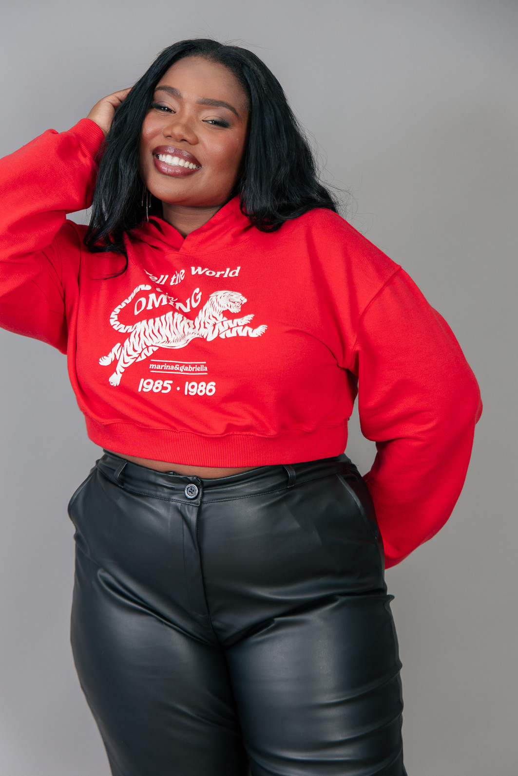 CASACO CROPPED DE MOLETOM VERMELHO COMING Marina&Gabriella