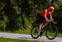 Pedalar no calor: como evitar desconforto, assaduras e queda de performance