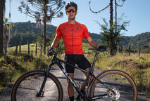 Camisa Remera Scarlet: cor e estilo no ciclismo