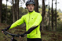 Brilhe Mesmo no Frio: A Jaqueta Glint para Aqueles Que Não Param