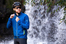 Jaquetas Corta-Vento Masculinas: proteção e estilo sobre duas rodas