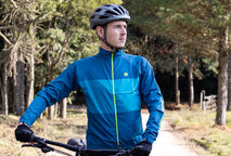 Jaqueta Egeo: leveza contra o frio em pedal de inverno