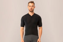 Jersey Euro Black: elegância e resistência em cada pedalada