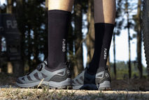 Meia ciclismo: como evitar bolhas e melhorar conforto no pedal (poliamida, compressão e altura)