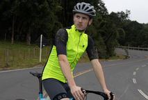 No Caminho Contra o Vento: As Vantagens do Colete Corta-Vento no Ciclismo