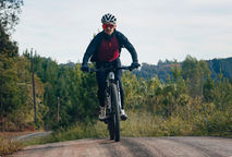Calça de ciclismo masculina: quando comprar para treinos em dias frios?