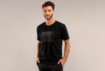 Camiseta Interativa Preta: inovação e funcionalidade para ciclistas