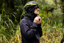 Jaqueta impermeável para chuva: como escolher a certa para pedalar e correr?