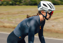 Camisa de ciclismo feminina: como escolher uma jersey bonita, leve e funcional?