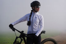 Corta vento feminino: como escolher sem abafar (camadas e modelagem)