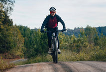 Roupa para mountain bike: o que vestir para pedalar em trilhas?