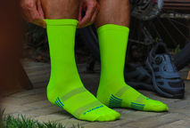 Meia Pure Amarelo Luminoso: Conforto e Estilo Vibrante em Suas Pedaladas